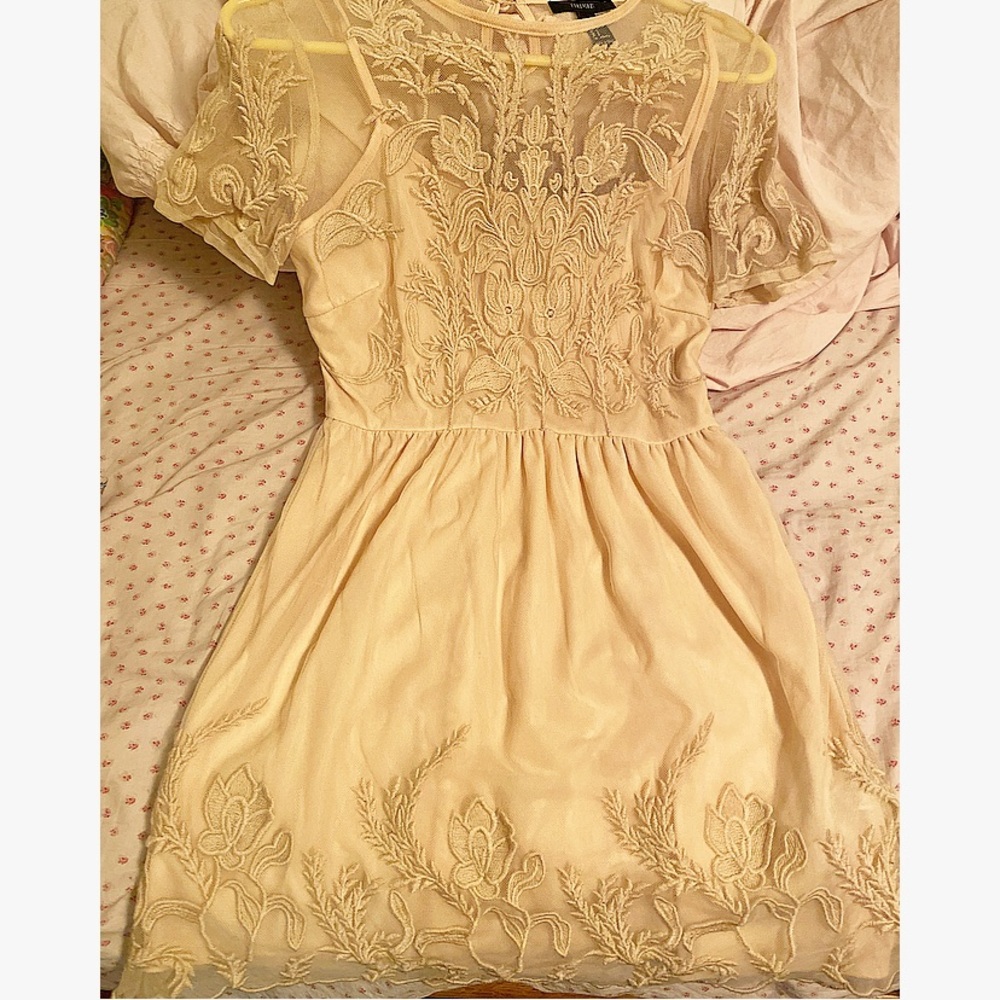 Women’s lace midi dress